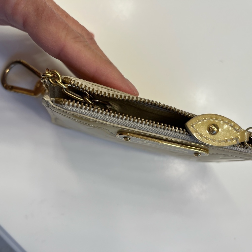 Louis Vuitton Cream Key Pouch - Picture 9 of 9